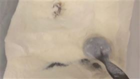 員工怒揭「雲林最髒飲料店」　客人喝到「蟑螂腿」店家擺爛。圖/Dcard