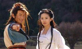 ▲金庸《神鵰俠侶》楊過與小龍。（圖／翻攝自百度百科）