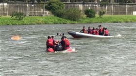 新北龍舟隊翻覆 翻攝畫面