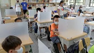 國內疫情趨緩　高中以下用餐免隔板！