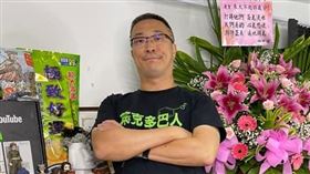 朱學恒今（6）天午間以個人名義捐款50萬元受害的潘姓女店員，他強調，我們不是只有彼此，而是，我們還有彼此。（圖／翻攝自朱學恒的阿宅萬事通事務所）