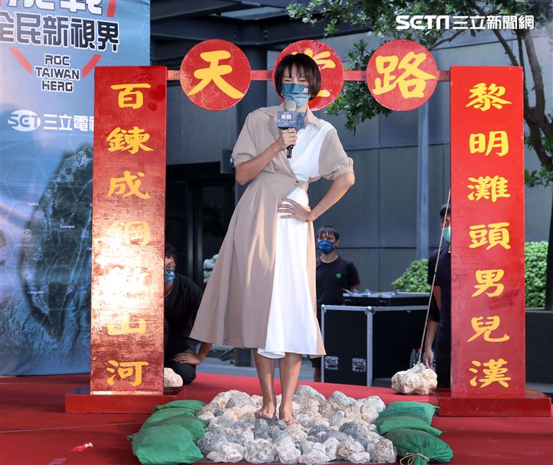 大牙接受軍事考驗「天堂路」。（記者邱榮吉/攝影）