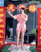 張文綺接受軍事考驗「天堂路」。（記者邱榮吉/攝影）