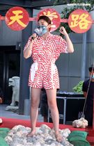 張文綺接受軍事考驗「天堂路」。（記者邱榮吉/攝影）