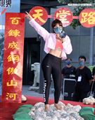 壯壯接受軍事考驗「天堂路」。（記者邱榮吉/攝影）