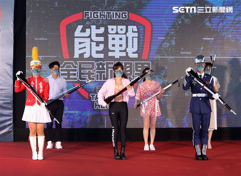 張文綺、壯壯、郭彥均、大牙出席三立「能戰！全民新視界」開播記者會。（記者邱榮吉/攝影）