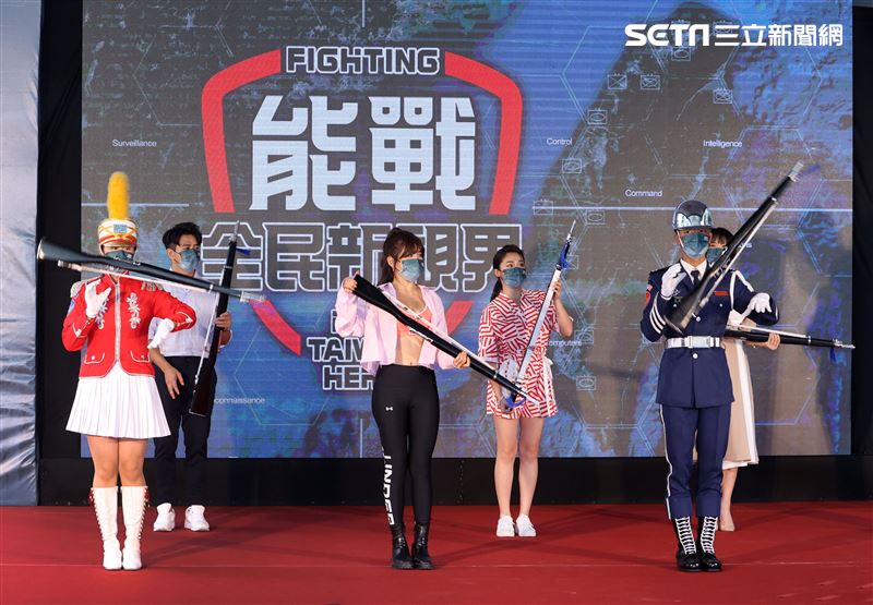 張文綺、壯壯、郭彥均、大牙出席三立「能戰！全民新視界」開播記者會。（記者邱榮吉/攝影）