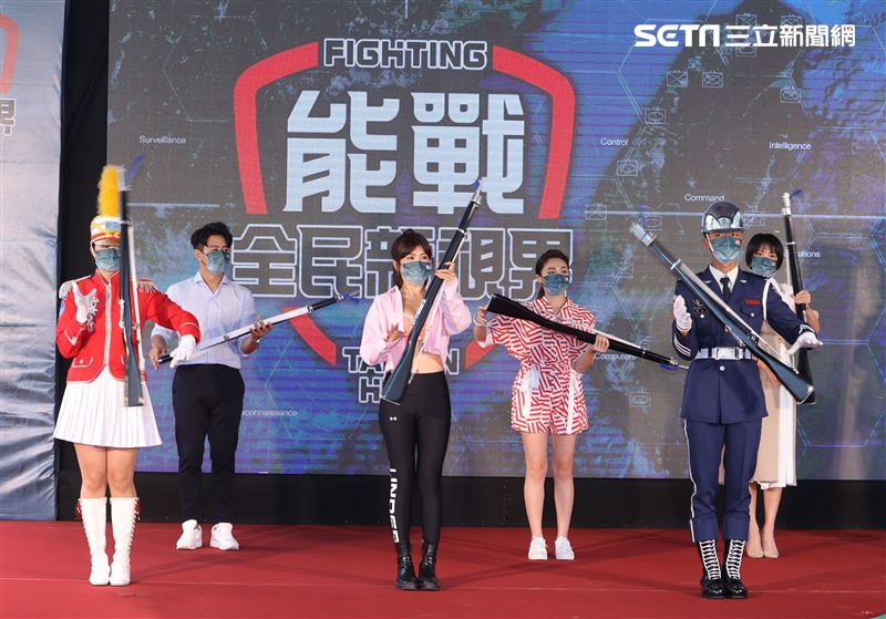 張文綺、壯壯、郭彥均、大牙出席三立「能戰！全民新視界」開播記者會。（記者邱榮吉/攝影）