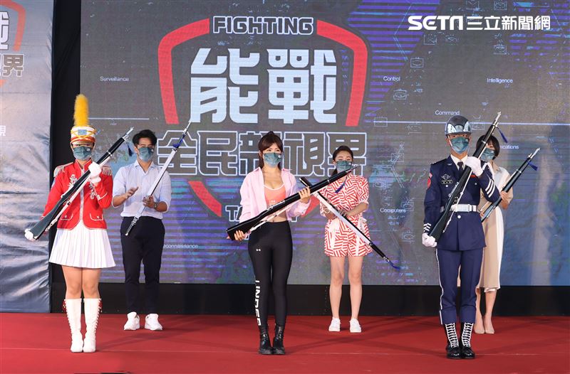 張文綺、壯壯、郭彥均、大牙出席三立「能戰！全民新視界」開播記者會。（記者邱榮吉/攝影）