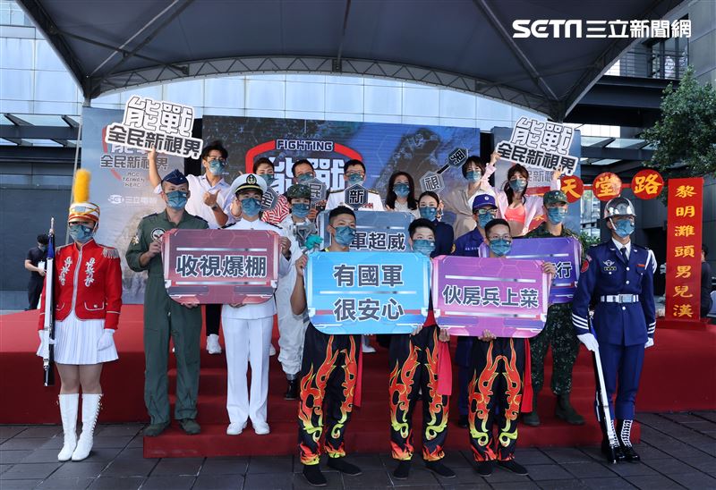 張文綺、壯壯、郭彥均、大牙出席三立「能戰！全民新視界」開播記者會。（記者邱榮吉/攝影）