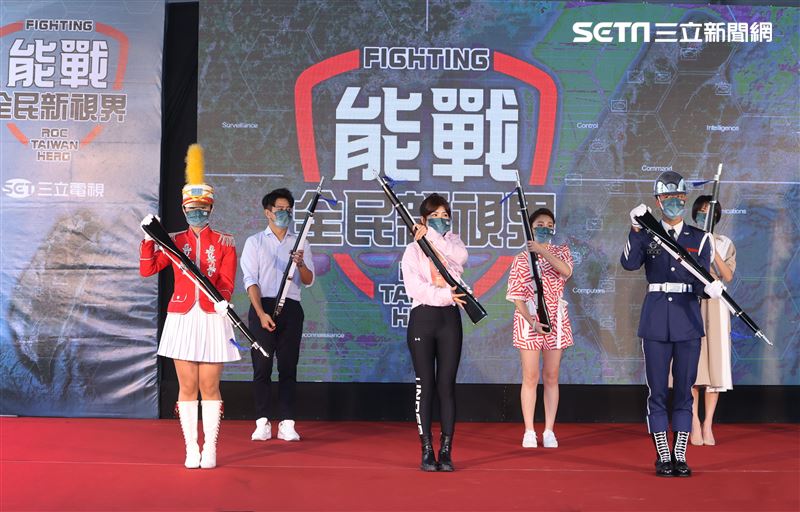 張文綺、壯壯、郭彥均、大牙出席三立「能戰！全民新視界」開播記者會。（記者邱榮吉/攝影）