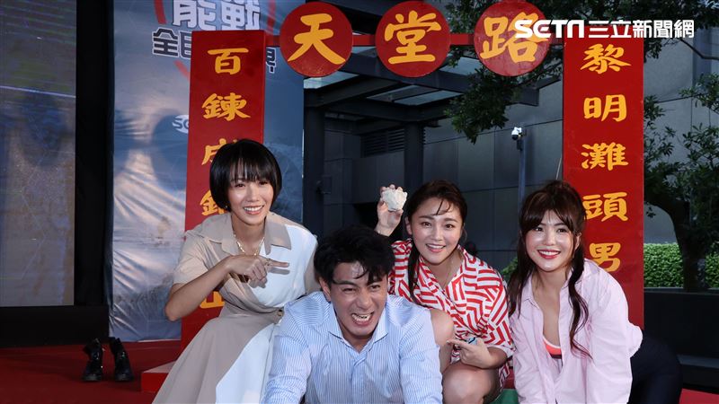 《能戰！全民新視界》特派員郭彥均、楊子儀、張文綺、大牙、壯壯組成「鋼鐵藝人團」。（圖／記者邱榮吉攝影）