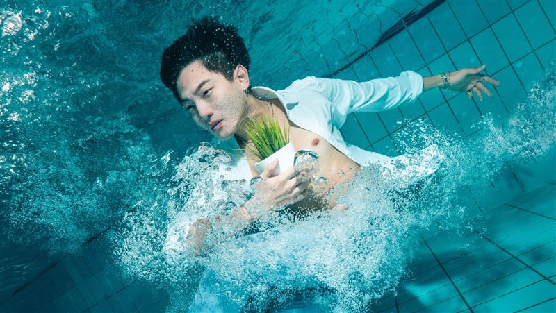 男星錄影潛水出意外　急送醫喊不放棄