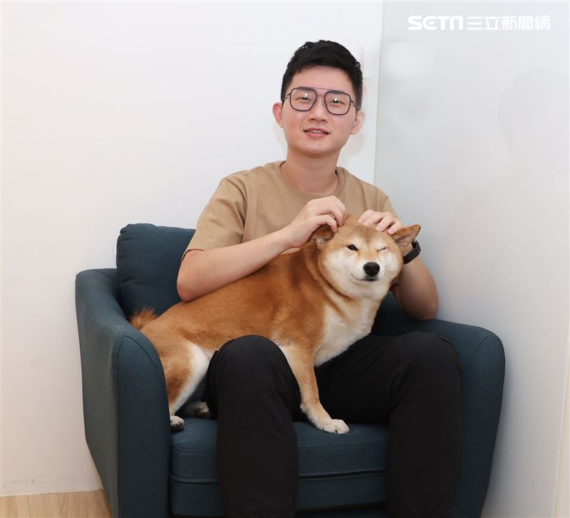 視網膜三立新聞網專訪。（記者邱榮吉/攝影）