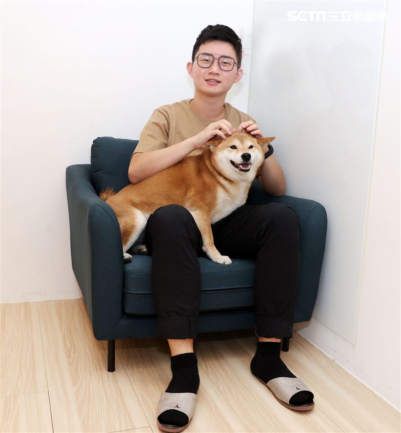 視網膜三立新聞網專訪。（記者邱榮吉/攝影）