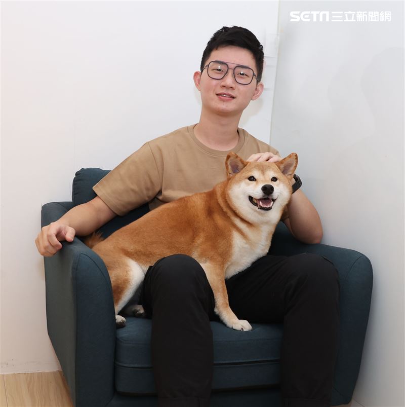 視網膜三立新聞網專訪。（記者邱榮吉/攝影）