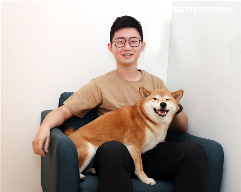 視網膜三立新聞網專訪。（記者邱榮吉/攝影）