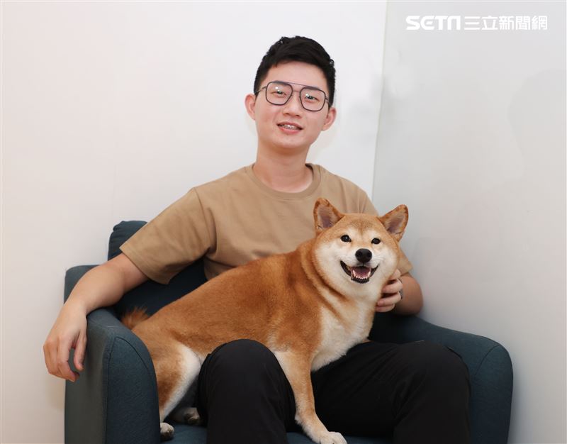 視網膜三立新聞網專訪。（記者邱榮吉/攝影）