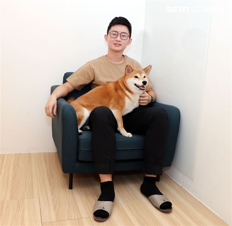 視網膜三立新聞網專訪。（記者邱榮吉/攝影）