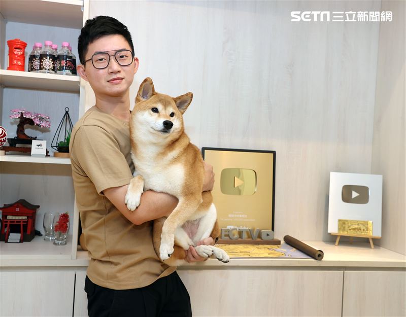 視網膜三立新聞網專訪。（記者邱榮吉/攝影）