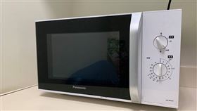 嘉基位於12D護理站、全院最後一台微波爐也被收走了，讓員工有些不便。（圖／趙麟宇醫師獨家授權提供）