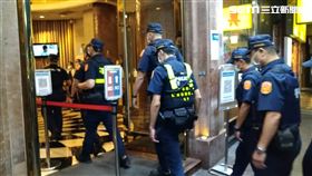 台北市警局6日深夜針對轄內KTV執行擴大臨檢。（圖／翻攝畫面）