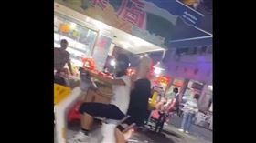 國中生戴「日本軍帽」騎車！遭檢舉辱華　中國警方出動抓人（圖／翻攝自極目新聞微博）