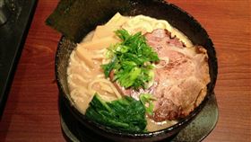  鷹流拉麵創辦人鷹峰涼一，粉專發文表示，因為無法維持品質，鷹流台灣忠孝本店將於11月30日熄燈。（圖／翻攝自鷹流【台湾本店】粉專）