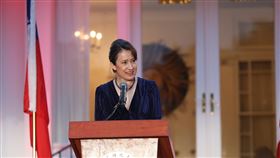 首度主持雙橡園國慶  蕭美琴謝華府對台支持駐美代表處美東時間6日在雙橡園舉行國慶酒會。駐美代表蕭美琴表示，中國對台挑釁確實在華府引起更多人關注台灣安全，增加對台灣支持力道，但她也憂心威脅區域人民安全繁榮。中央社記者徐薇婷華盛頓攝 110年10月7日