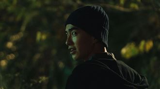 男星拒絕與人相處　冷眼斜看嚇壞全網