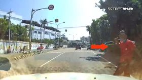 文 攔路亂砸車1200