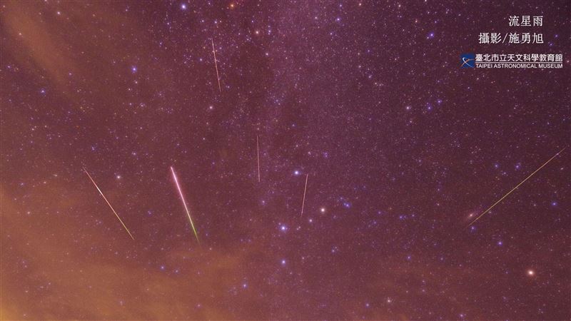 11月夜空超精彩！「血月」、流星雨登場
