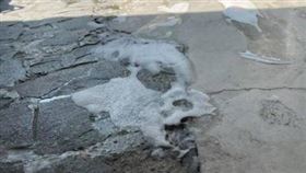 洗衣服,冒泡,泡泡,地板,排水管,地基,掏空（圖／翻攝自爆系知識家）