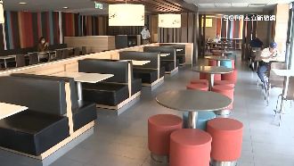 防疫放寬！速食店內用免隔板、梅花座
