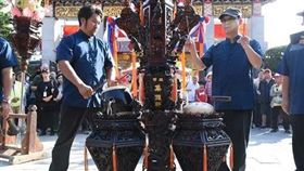 ▲雲林北港集雅軒，左為吳登興。（圖／三立新聞網）