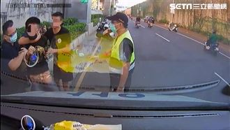 《火神》三重版！　2囂張男毆打警消