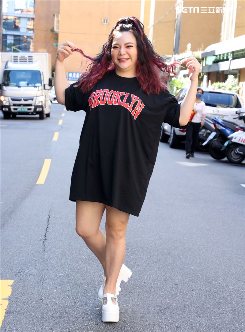 小甜甜產後三立新聞網專訪。（記者邱榮吉/攝影）