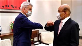 行政院長蘇貞昌今(7)日接見法國參議院友臺小組主席李察一行。（圖／行政院提供)