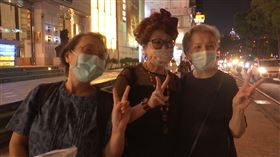 金錢豹酒店轉型KTV，3位超過70歲的貴婦興奮來朝聖 (圖/翻攝畫面)