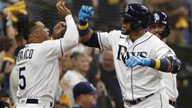 ▲克魯茲（Nelson Cruz）全壘打牆打到光芒球場屋頂。（圖／路透社／達志影像）