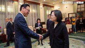 日華議員懇談會會長古屋圭司、蔡英文（圖／總統府提供）