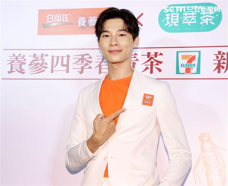 「俗女2」中藥行三代嘉明宋偉恩雞精活動。（記者邱榮吉/攝影）