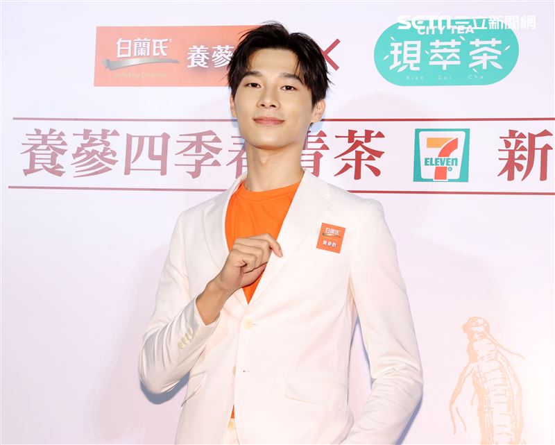 「俗女2」中藥行三代嘉明宋偉恩雞精活動。（記者邱榮吉/攝影）