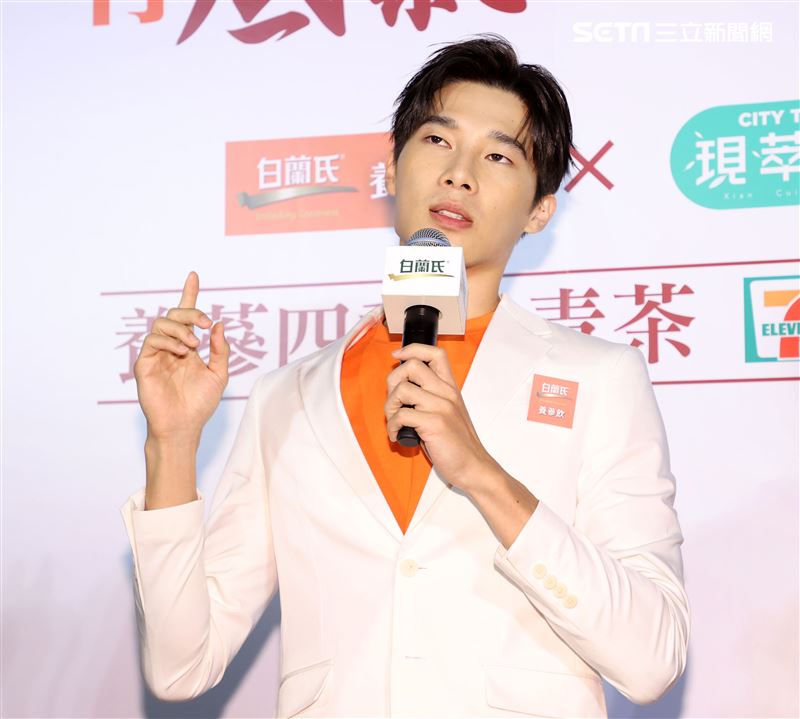 「俗女2」中藥行三代嘉明宋偉恩雞精活動。（記者邱榮吉/攝影）