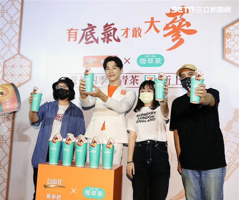 「俗女2」中藥行三代嘉明宋偉恩雞精活動。（記者邱榮吉/攝影）