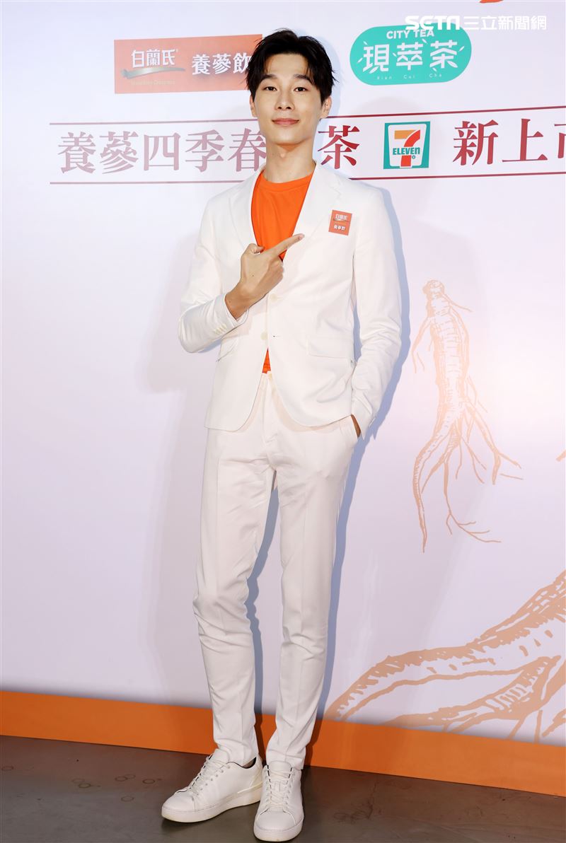 「俗女2」中藥行三代嘉明宋偉恩雞精活動。（記者邱榮吉/攝影）