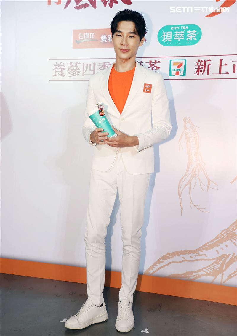 「俗女2」中藥行三代嘉明宋偉恩雞精活動。（記者邱榮吉/攝影）