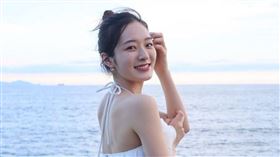 日本東京大學校花、21歲女大生神谷明采，被網友發現她激似石原聰美，獲得「小石原」稱號。IG