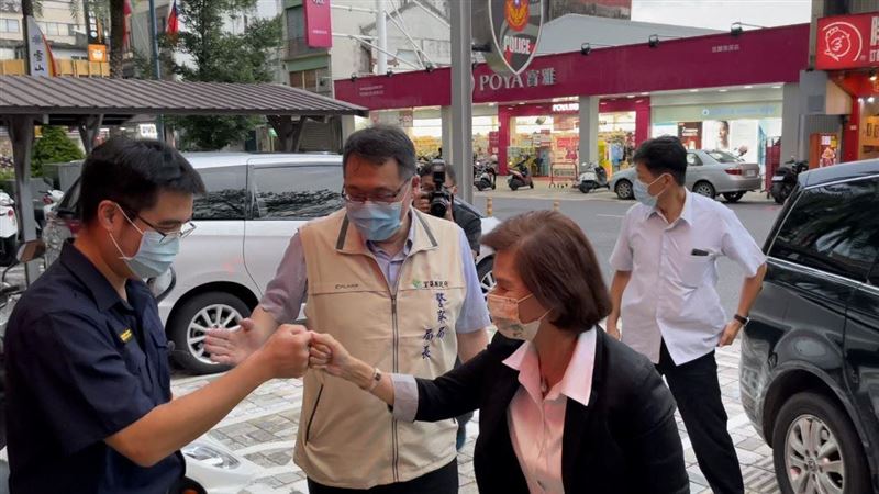 礁溪警速破銀樓強盜案　縣長發獎勵金