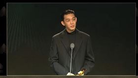 劉亞仁。Asian Film Awards Academy YouTube